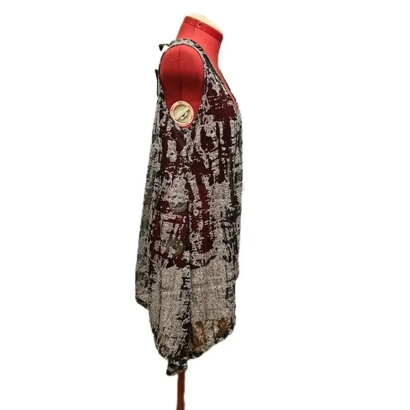 Torrid, Size 1X, Asymmetrical Gray Burnout Sleeveless Top - Picture 4 of 11